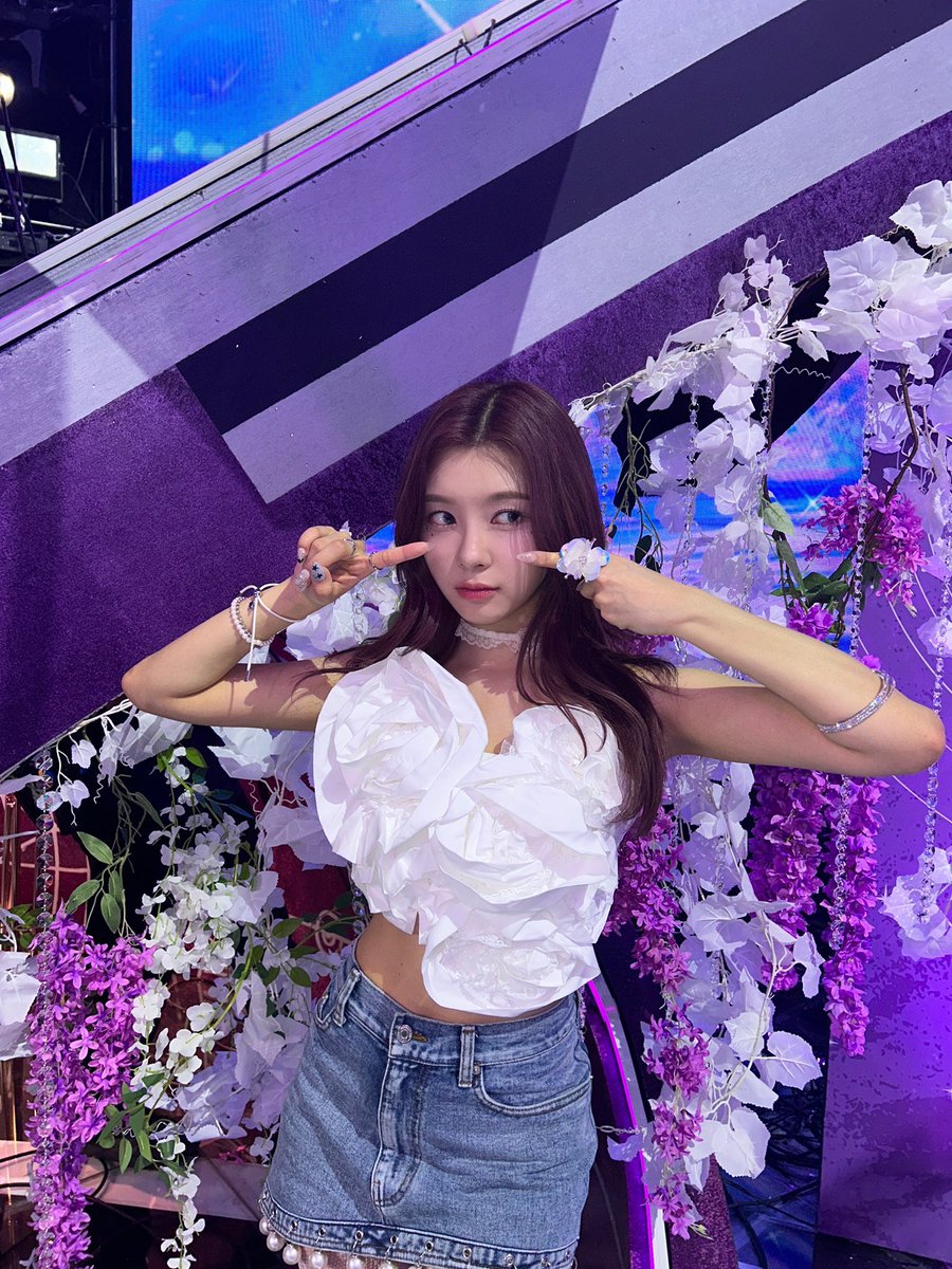 ddayeonie's tweet photo. hold on, stop scrolling so fast. now quick question! have you listened to our full album, Kep1going On? https://t.co/L75Z3SkNzX