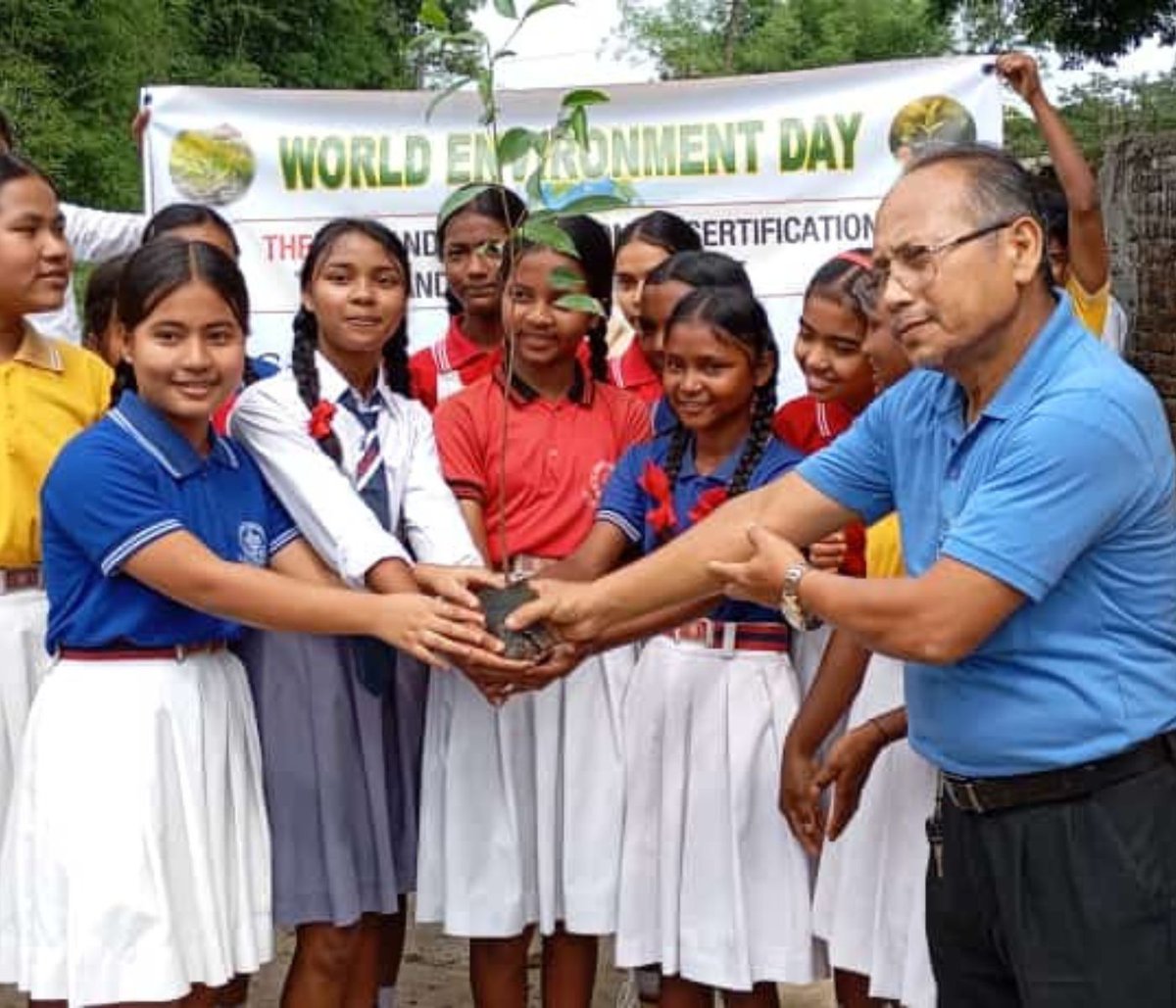 Caritas_India's tweet photo. Glimpses of the celebration of #WorldEnvironmentDay by different programs of Caritas India operating in different regions of the country. For CBR program, the day was organized in collaboration with Roop foundation and Sahas NGO in Nuh dist. #GenerationRestoration 🌱 https://t.co/8iYA1KMsPr
