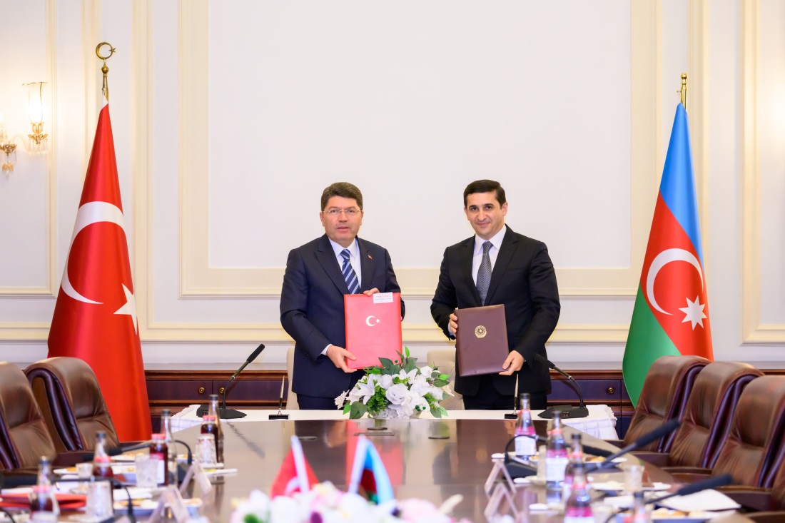 Adalet Bakanımız Sayın Yılmaz Tunç, Azerbaycan Adalet Bakanı Sayın Farid AHMADOV ve Beraberindeki Heyeti Kabul Etti. diabgm.adalet.gov.tr/Home/SayfaDeta…