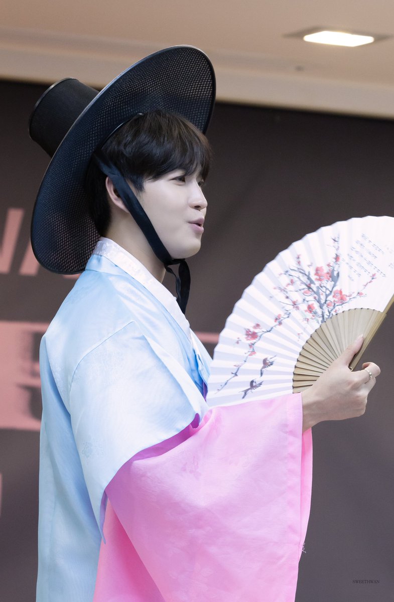 그대에게 반하였소🪭

240601 뮤직앤드라마 팬사인회
#김재환 #kimjaehwan