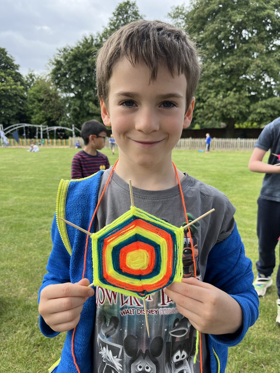 CCJuniorY3's tweet photo. #CCJYear3 have been completing some mindfulness during their Forest school lesson creating some dream catchers #CCForestSchool #CCCreative #CCThrive https://t.co/pszpT4ZmuG