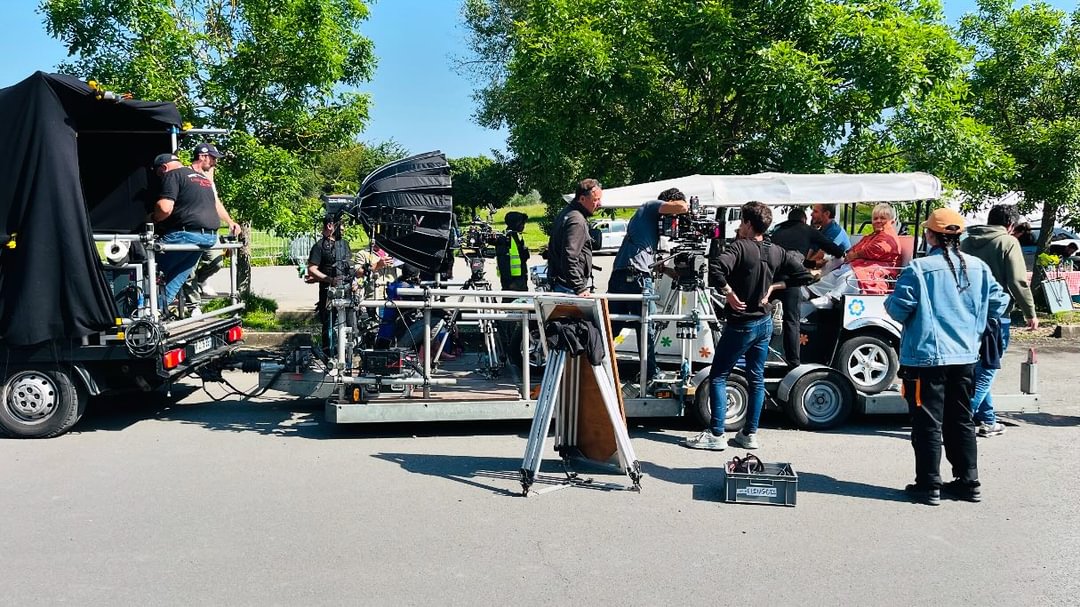 MimieMathyOff's tweet photo. 🤫 Silence ça tourne...
🎥Nouvelles aventures de #JoséphineAngeGardien en cours de #tournage depuis le début de semaine. 🎬
À découvrir dans quelques mois sur les écrans 🥰
(cc @MediawanFr / #DEMDProd / @TF1 / @TF1Pro /Jean-Jacques Vannier Management - Communication ) https://t.co/NPUMAGgYab