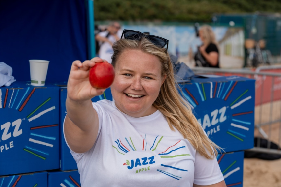 As well as raising much-needed funds for <a href="/TheBHF/">British Heart Foundation</a>, those taking part in the Bournemouth Pier to Pier swim will also receive a free JAZZ Apple goody bag containing a 9-box of refreshing JAZZ Apples and a finishers t-shirt! Sign up here bhf.org.uk/how-you-can-he…
.
#bhf #itsjazztime