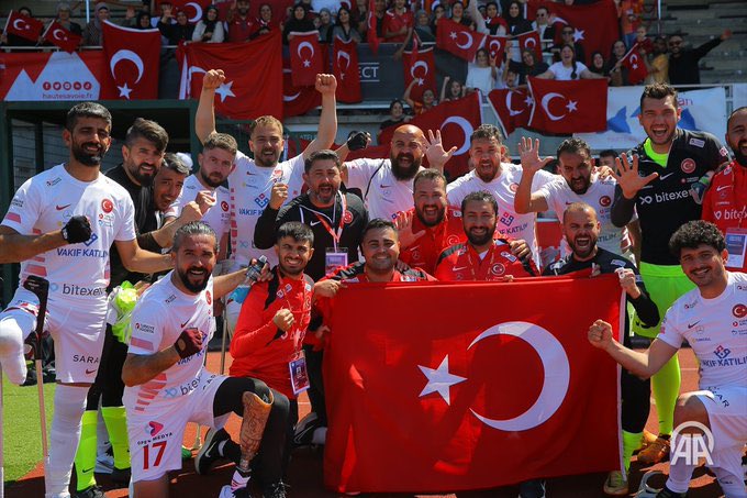 Ampute Futbol Milli Takımımız, 2024 Avrupa Ampute Futbol Şampiyonası çeyrek finalinde Almanya'yı mağlup ederek yarı finale yükseldi. 🇹🇷Türkiye 11-0 Almanya🇩🇪