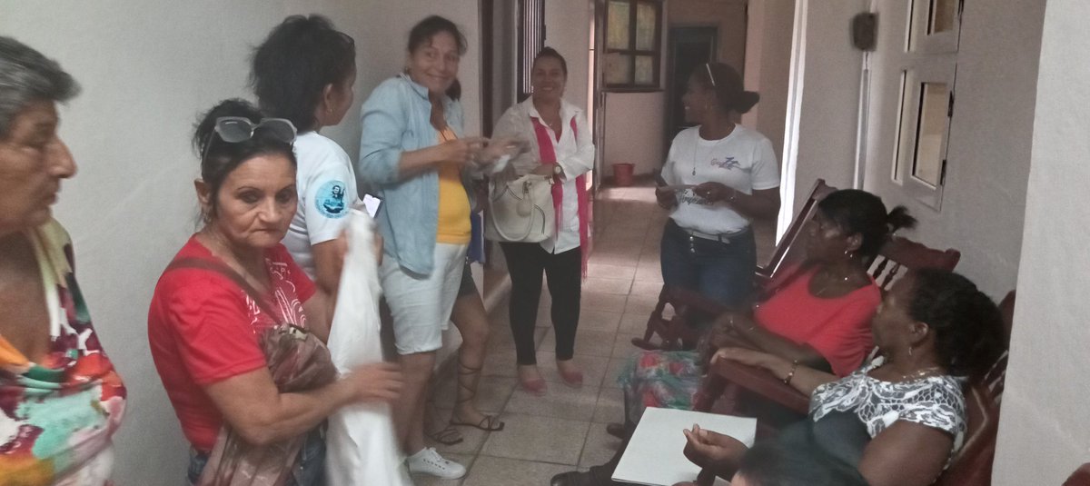 YaneidysPrezCr1's tweet photo. En el municipio Colombia, se devuelve el Congreso a la base. Entre realidades y saberes se construye como hacer de la @FMC_Cuba una Organización más atractiva para todos los tiempos. #MujeresEnRevolución @TeresaBoue @Zonya19194651 @DiazCanelB @DrRobertoMOjeda https://t.co/qWKV14hKDV