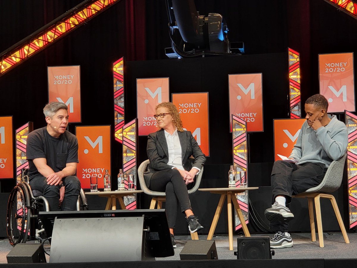 FinTechIreland's tweet photo. #Irishfintech @transfermate sharing insights via ts leading #fintech expert @fitzfx1 together with another leading expert @hirokitakeuchi of @GoCardless discussng The Disruptor's Playbook: Finding Your Unfair Advantage. Moderated by Micky Tesfaye of @money2020 https://t.co/pD75iisB90