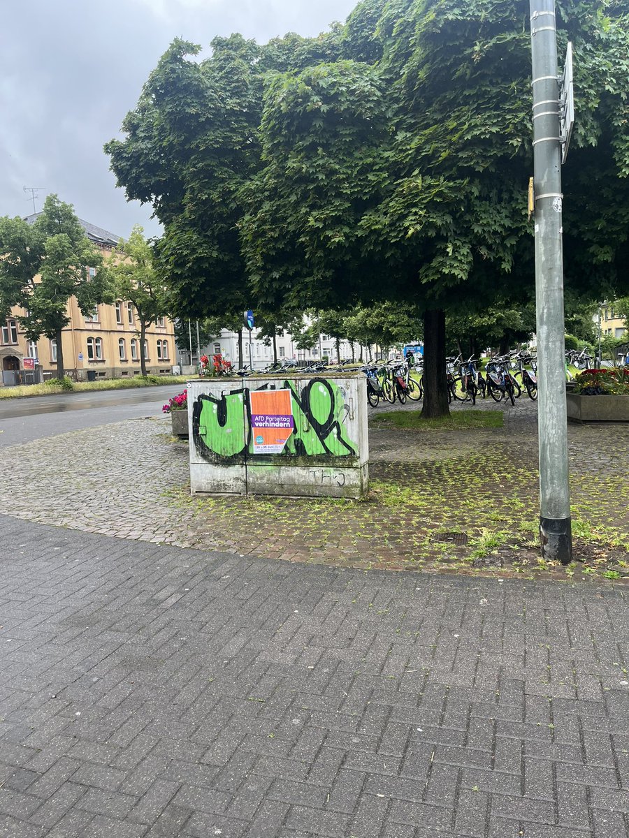 Fuchsbau_22's tweet image. Dabei habe ich toleriert das #Ulai überklebt wurde. 

#Ulai (Ausdruck des Erstaunens)

„Anzunehmen ist, dass die heute noch verwendeten Fragmente des Manischen mit der sog. Jugend- und Umgangssprache zusammengefallen sind.“

#Gießen #Manisch #Johanniskirche