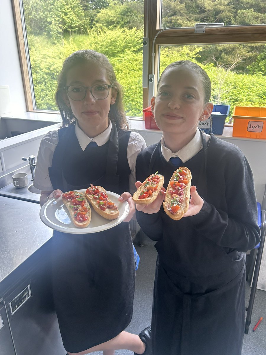 Miss Campbell tweet media