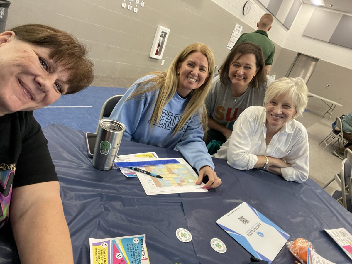 BARBARAW00D's tweet photo. My networking lunch bunch #RISDITC24 https://t.co/BDsittUBXU
