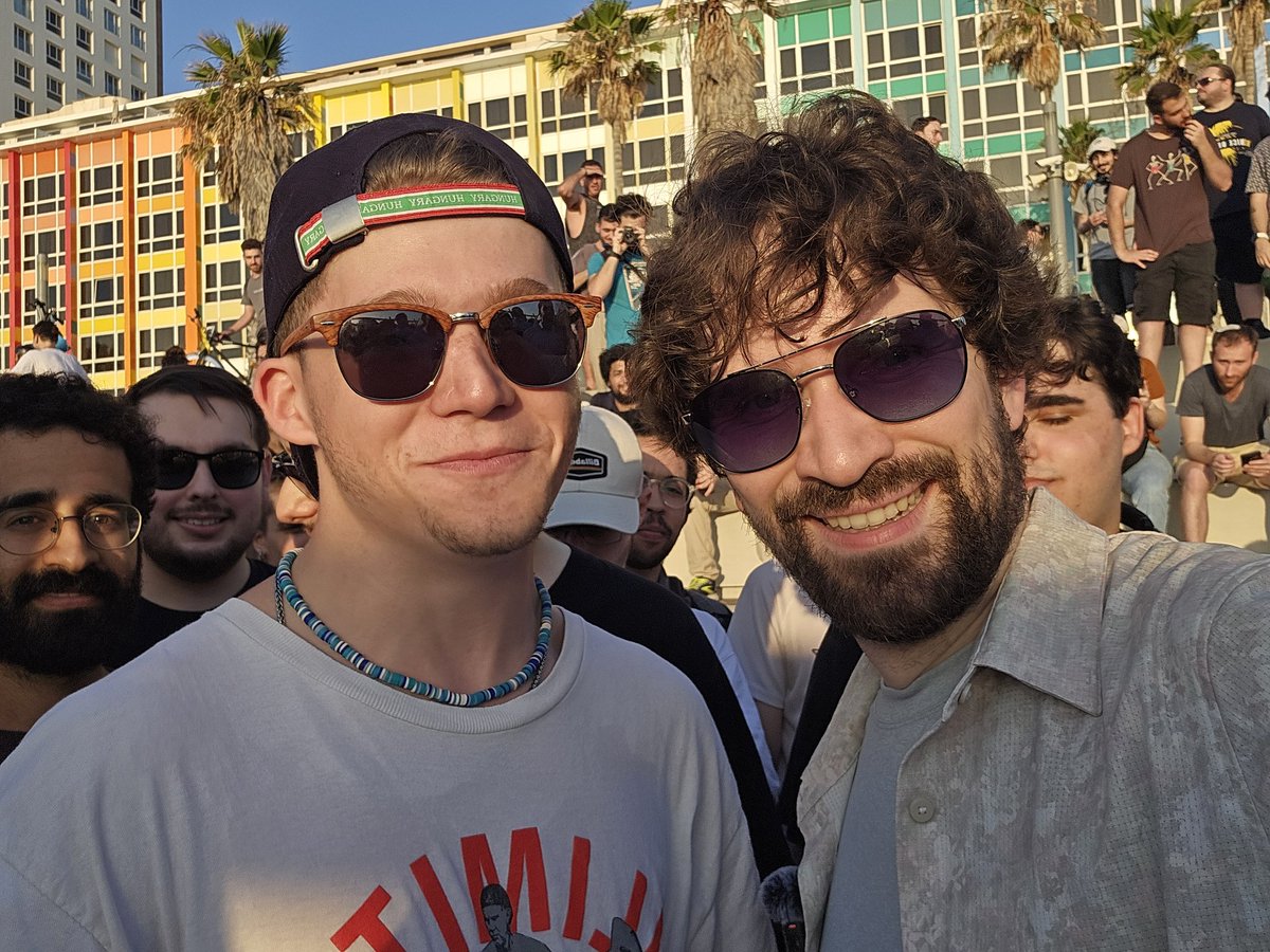 TheNamthor's tweet photo. Met @TheOmniLiberal in Tel Aviv and got him to sign my beer 🍺 https://t.co/ltlbTzqOK7