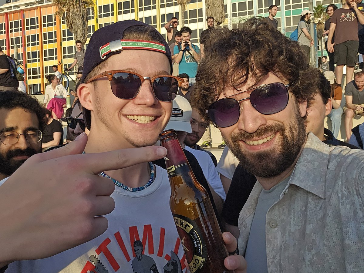 TheNamthor's tweet photo. Met @TheOmniLiberal in Tel Aviv and got him to sign my beer 🍺 https://t.co/ltlbTzqOK7