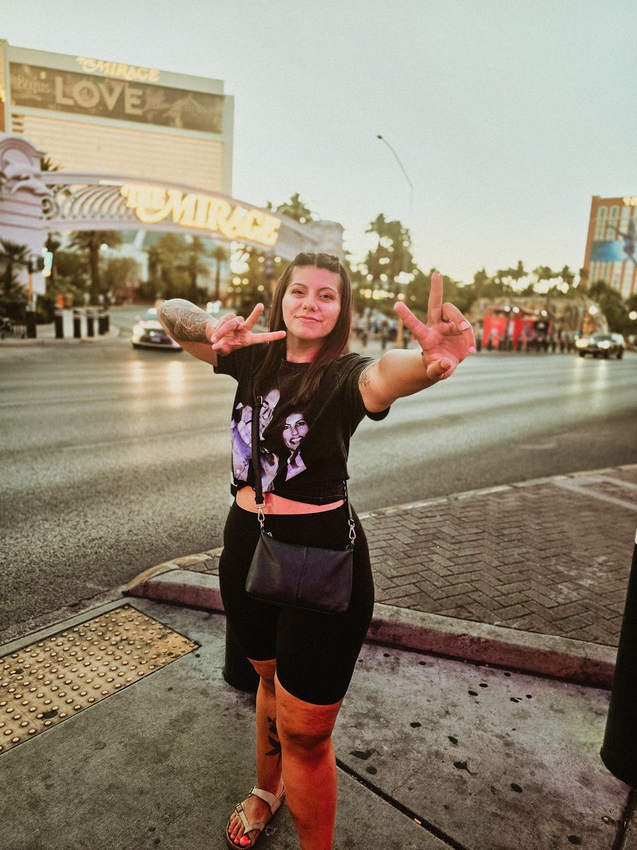TripleBBBrie's tweet photo. Last time I was in Vegas was for Lootfest. I miss all my streaming friends. 🥺 Hope you guys are all doing well! https://t.co/4H84EwV6aW