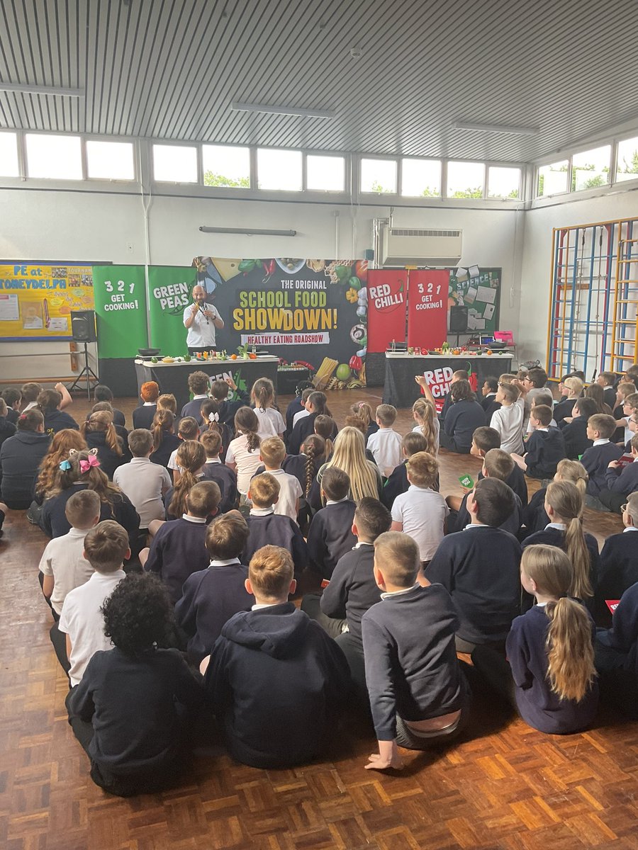 StoneydelphPS's tweet photo. What a great morning with the Food Showdown! KS2 were invited to watch Y6 teams battle it out to cook a healthy meal. Our chefs did an amazing job and their fellow classmates tasted the food at the end. Well done team 🌶️ on your win! 👏🏻 @SchoolsCat https://t.co/zb8XyjMz1P