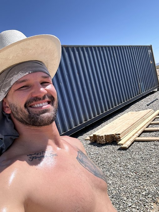 hey ;) my OF is 25% off for the first month enjoy 😘 ⬇️ https://t.co/y2sudXntVo https://t.co/qxF6ZdnC