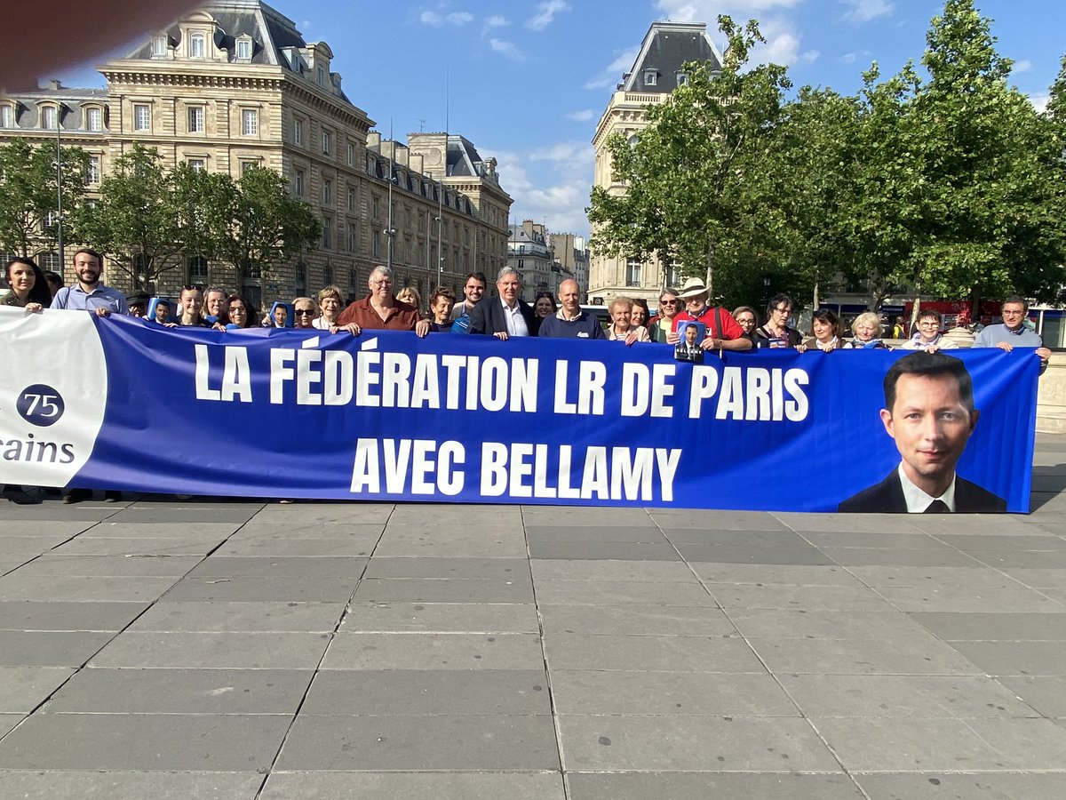 jackyvesbohbot's tweet photo. Les parisiens unis place de la République derrière la liste conduite par @fxbellamy 
Dimanche, je vote @fxbellamy https://t.co/0j9L1wG6iC