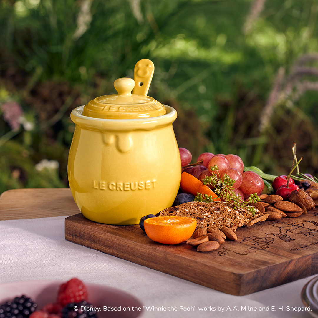 LeCreusetSA's tweet photo. A little reminder to enjoy the sweeter things in life 🍯 Shop our limited-edition #WinniethePoohCollection online now.; https://t.co/fbfV6pao67 https://t.co/yrckEbcNyr