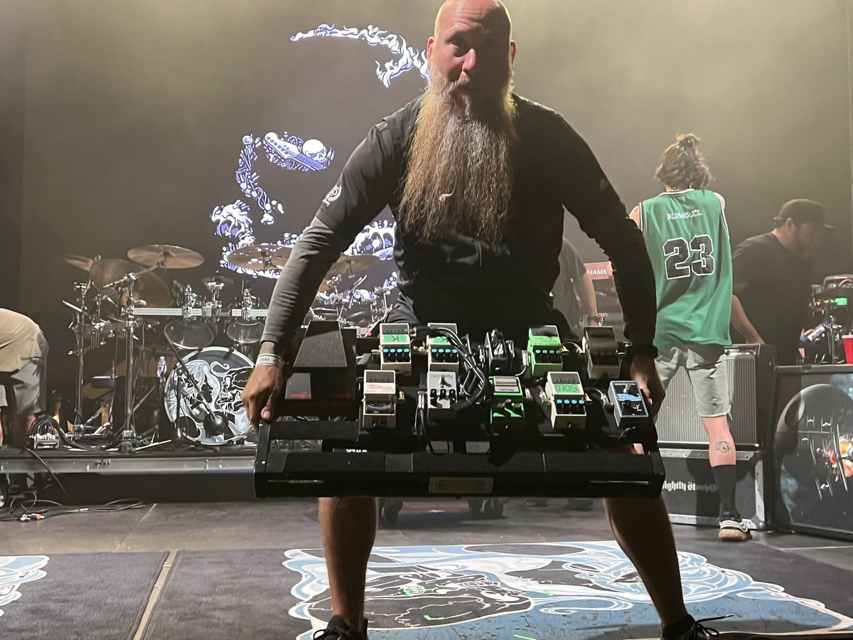 shootsbysamk's tweet photo. @BarcoDeTontos The trick is getting a stagehand’s attention so they can raise the pedals to show you… like this dude from the @SlightlyStoopid crew! https://t.co/YZ7oRnL4I0