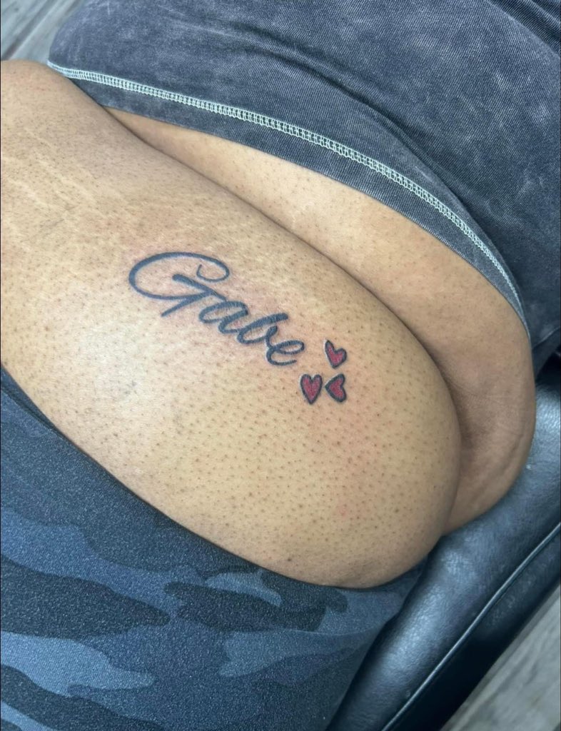 Carolinerathabe's tweet photo. Tattoos are very nice on light skin https://t.co/HEWKQNzqKp