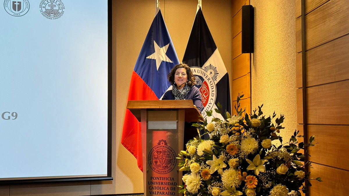 📌Inicia la Ceremonia del Cambio de Presidencia de la Red de Universidades Públicas no Estatales G9 (@universidades_g9). 

La actividad cuenta con la presencia de diversas autoridades del país, como la ministra de Ciencia, Tecnología, Conocimiento e Innovación, Aisen Etcheverry.