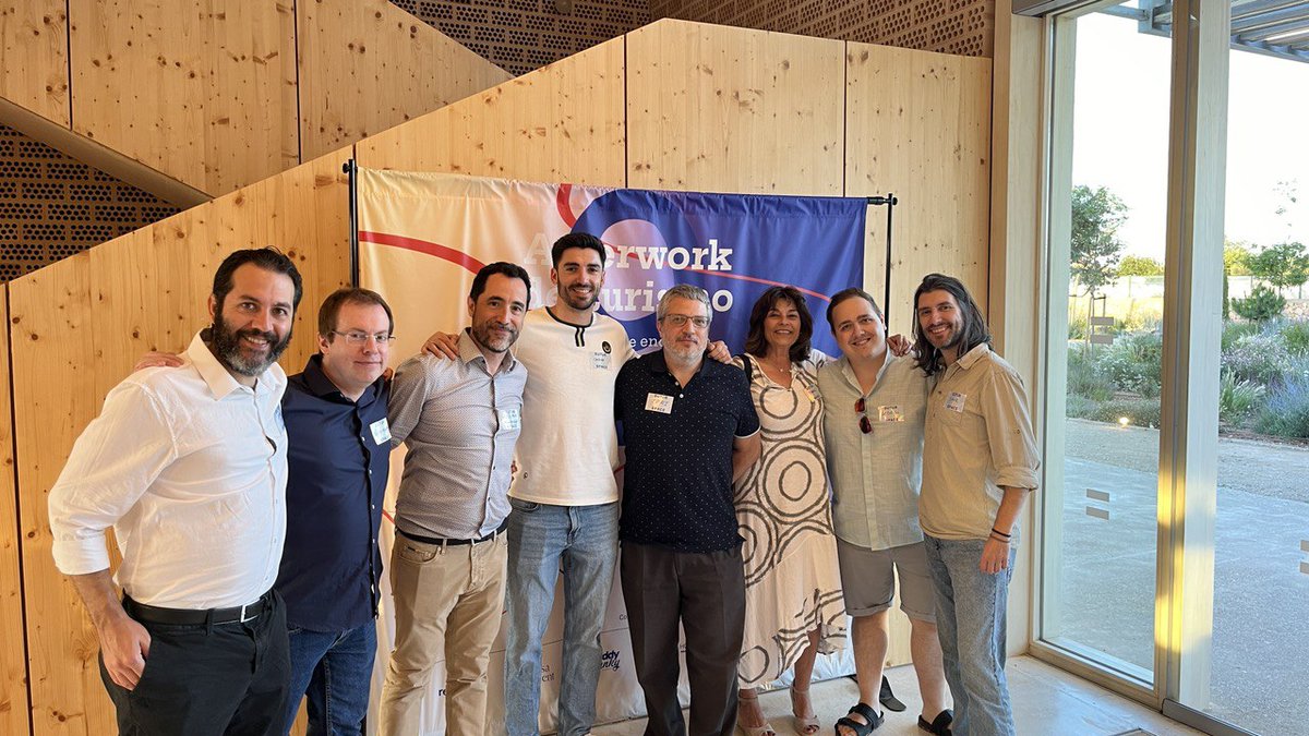 apsl_tech's tweet photo. ✨¡Gran tarde la de ayer en Casa @esmentcomunidad! 

📌Patrocinamos el "9º Afterwork de turismo", un espacio de networking para que profesionales del sector tengan la oportunidad conectar y compartir ideas y proyectos. 

#Networking #Turismo #CasaEsment https://t.co/NRVJLDRg4U