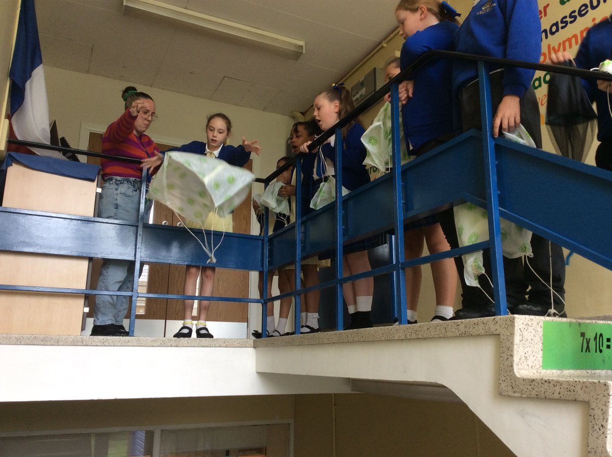 MrsForbesQP's tweet photo. This is always a firm favorite science experiment. 
Does the surface area of a parachute effect the speed in which it drops?
The answer is YES! The bigger the surface area, the more air resistance is created and the slower the parachute will fall. 
@NMELLIS1 @QueensCoEURC https://t.co/R8tUdUGai7