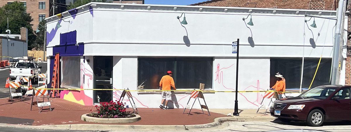 Mschroeder6's tweet image. Why is @NSSD112 a great place to work? Because we serve outstanding communities that value the arts. Check out the amazing mural in progress right now located in Highwood, IL! #112Leads
#InternationalMuralFest #Highwood