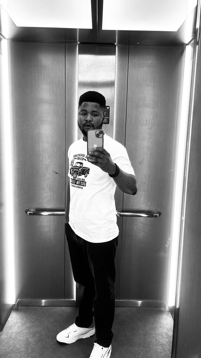 dicksondevito's tweet photo. It’s been a while. What’s good y’all ?
👕 @ZARA 
👖@boohooMAN 
👟 @PUMA https://t.co/xi0cVN3DUN