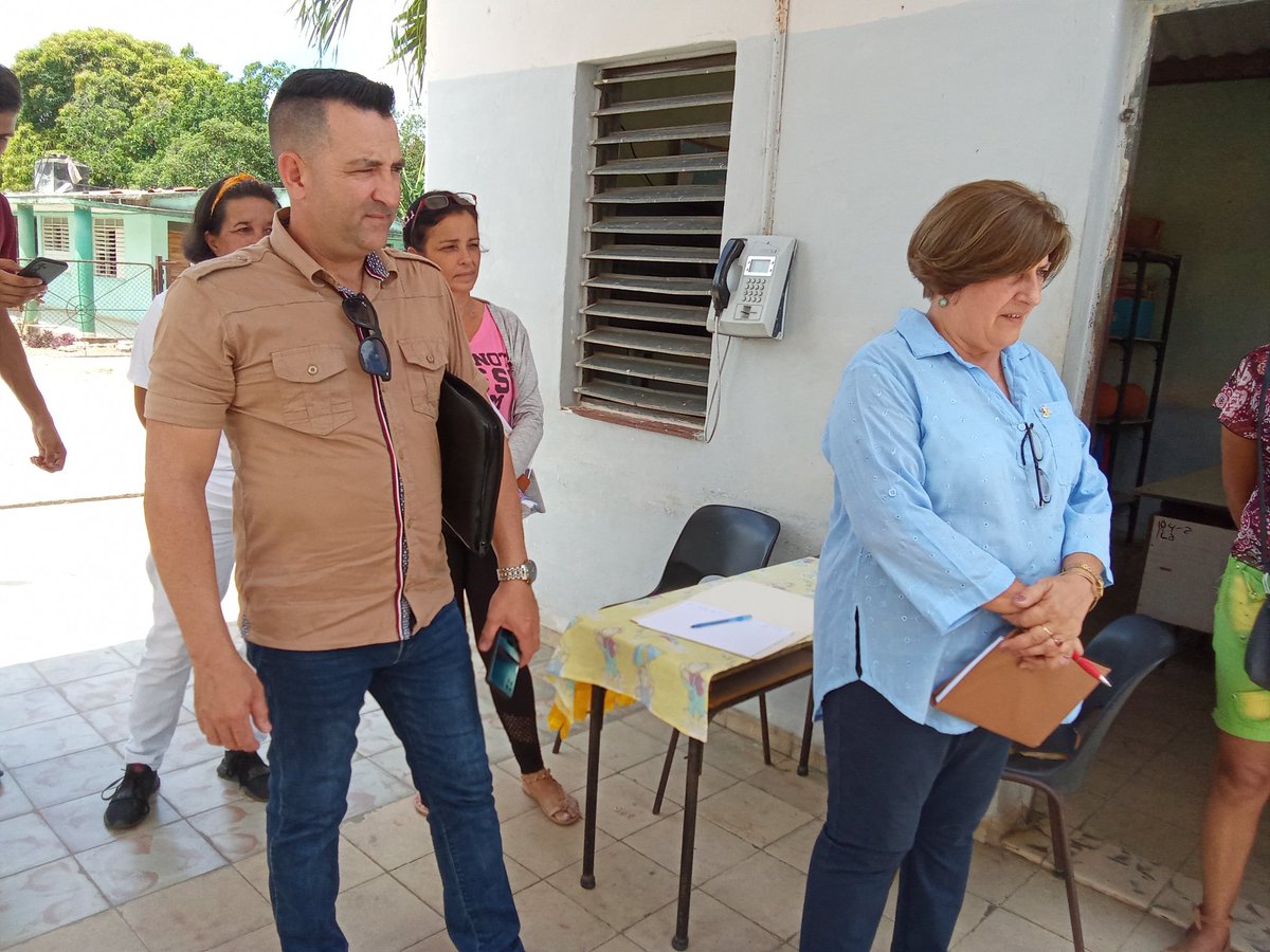 Noemi_ruizcruz's tweet photo. #VisitaParlamentariaVC recorre la Casita Infantil Nené Traviesa , Arelis Santana Bello dónde prima el intercambio con las estructuras , docentes y estudiantes dónde reconoce el trabajo de la educación en el municipio. #dme_quemado,#Yamilet50088609,#DPEVillaClara,#SaerySerrano https://t.co/wMi1kgIRZs