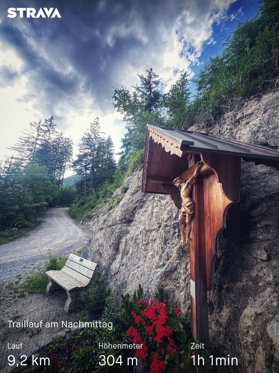 HaraldHolzhamm1's tweet photo. ..guggermauerrun..#thaur
#timetoplay #shotoniphone #keeponrunning #visionofpictures #nevernotrunning #mission1000 https://t.co/HsBpAfCIyh