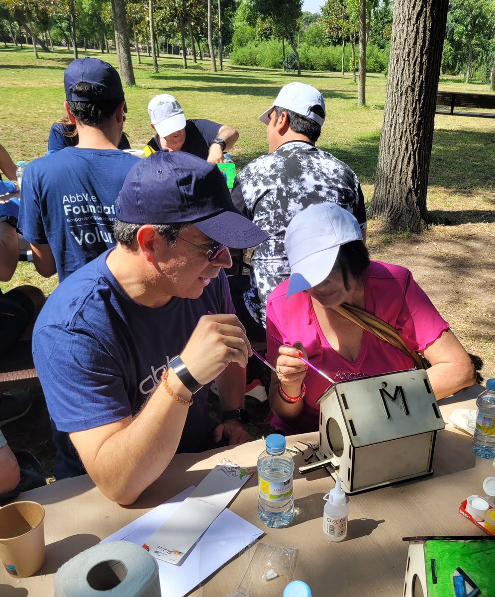 AbbVie_ES's tweet photo. Hoy, en AbbVie, estamos felices y orgullosos de colaborar con @fande_oficial en una jornada de #WeekOfPossibilities. 

Nuestro equipo se une de nuevo para apoyar a personas con discapacidad intelectual, mejorar nuestro entorno y fortalecer la comunidad. 🤝🌱

#AbbVieGivesBack https://t.co/WcBazX9Ngq