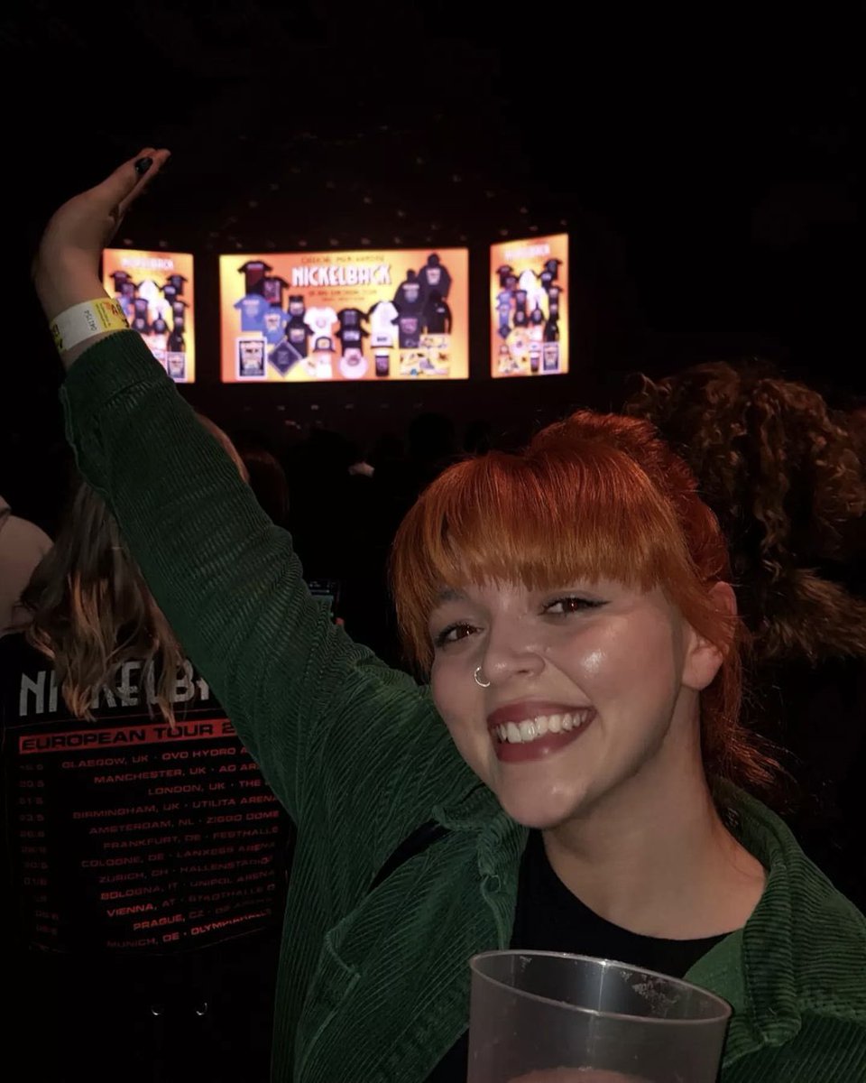 Nickelback's tweet image. Look at these photographs 🔥