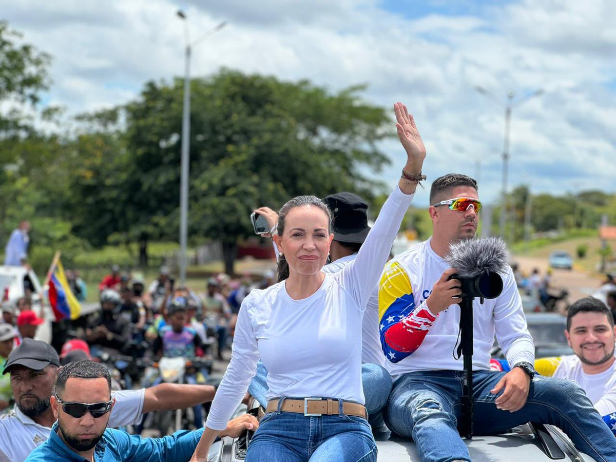 ConVzlaComando's tweet photo. ¡Entrando a Guasipati con @MariaCorinaYA! 

🏍️🏍️🏍️

Seguimos en #Bolívar, avanzando y organizando a la gente para el triunfo de @EdmundoGU. 

#VamosAGanar https://t.co/rJirUgd1Nx