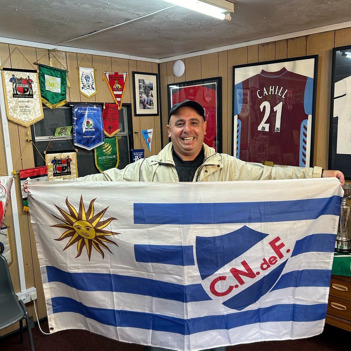 sheffieldfc's tweet photo. 🇺🇾 We welcomed Alejandro all the way from Uruguay this afternoon! 

He is a massive @Nacional supporter, but LOVES The World’s First Football Club ❤️

#TheWorldsFirst https://t.co/00YZ35ViLP