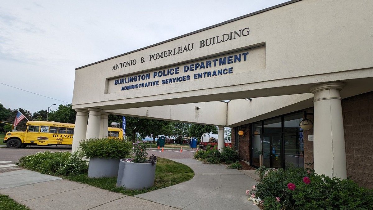 BREAKING: While teaching a class to high school students on Wednesday, Burlington police officers staged a surprise demonstration in which a masked gunman burst into the room and pretended to open fire. The lack of warning sent students diving for cover  buff.ly/4aPsN1F