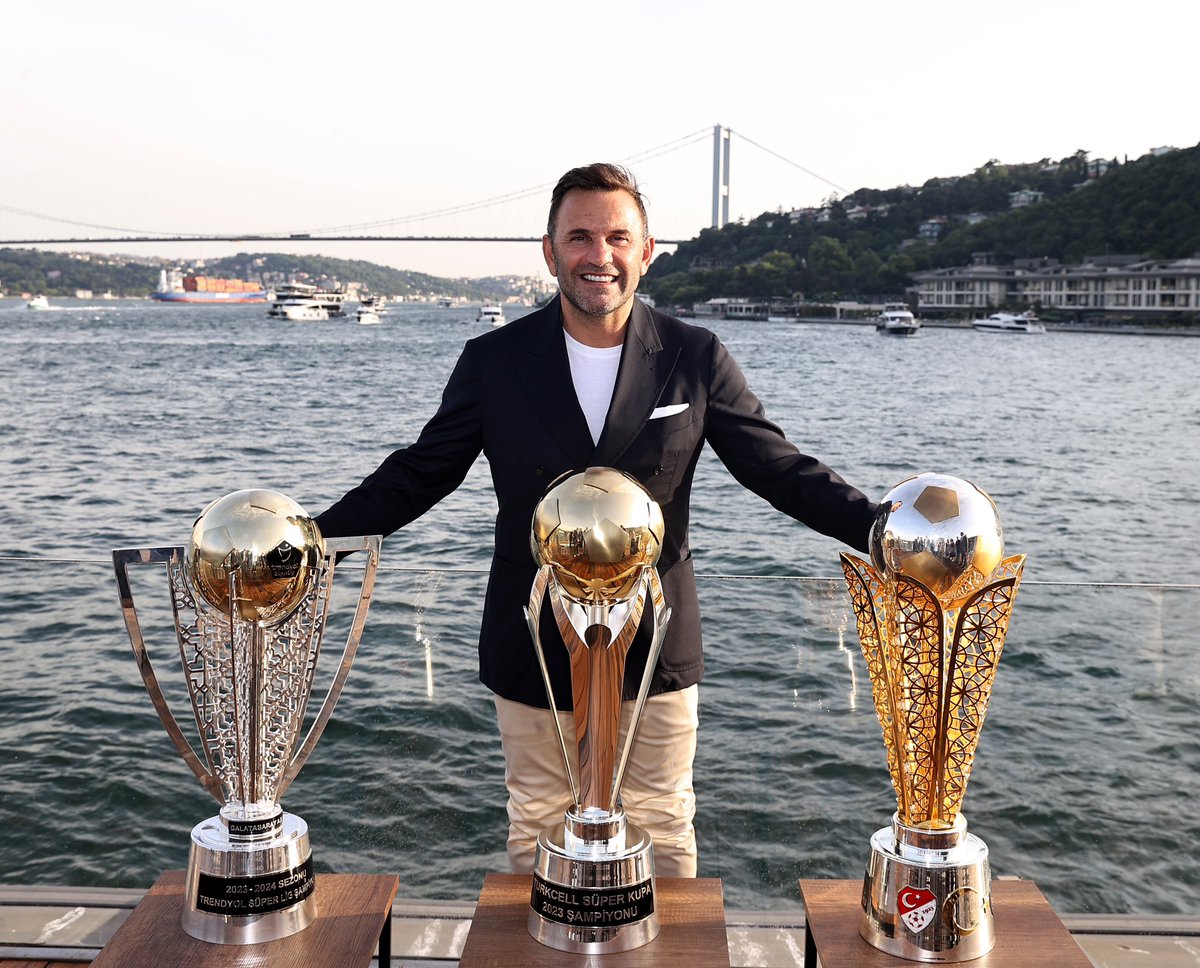GalatasaraySK's tweet photo. #WinnerOkanBuruk 🏆🏆🏆 https://t.co/8Z4TOHLhEw