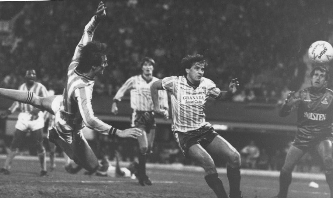 FDbookTHFC's tweet photo. @90sfootball Spurs did the same in Dec’86. Wore Cov’s away top in 4-3 thriller at Highfield Rd only 24hrs after beating West Ham 4-0 at the Lane 😀 COYS https://t.co/684a1PgV2z