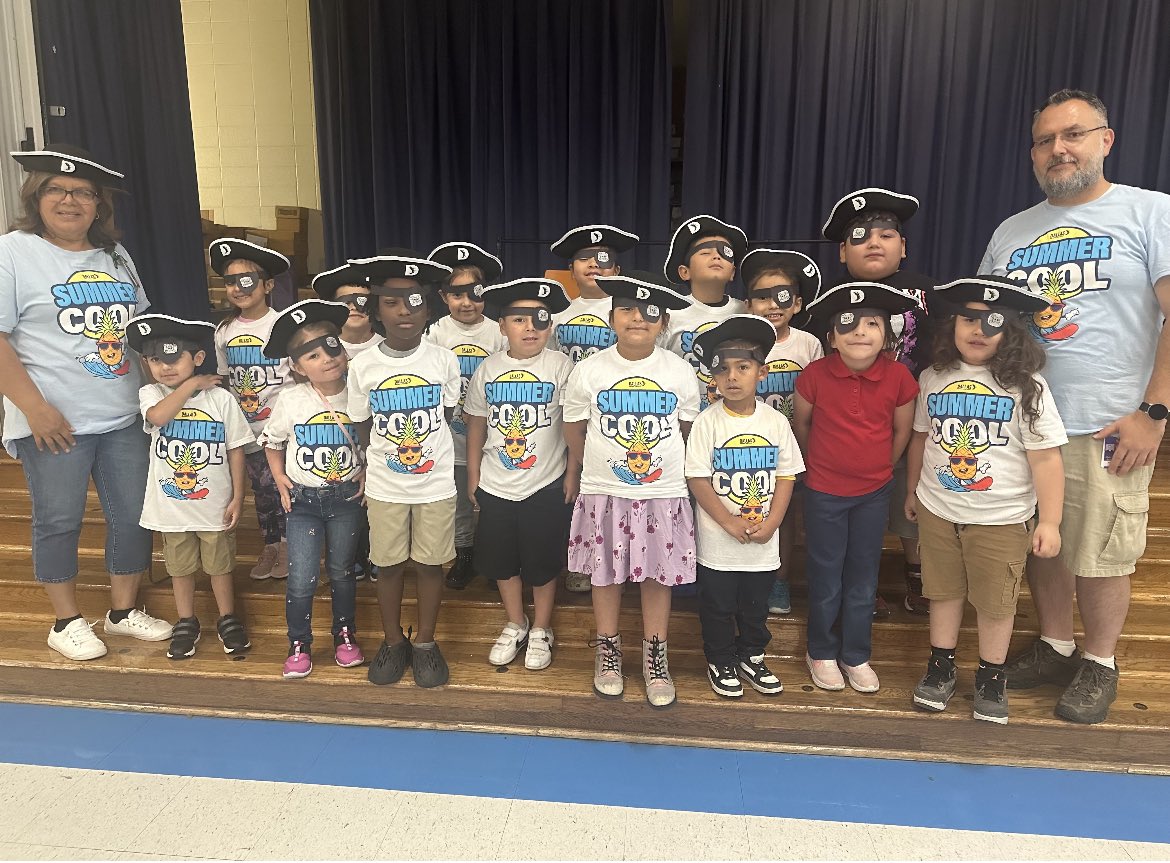 msjmurillo's tweet photo. Good vibes only with Cool Kids at E.R. Martinez. #Summercool @dallasisd @DallasISDMedia https://t.co/mADL9doYG1
