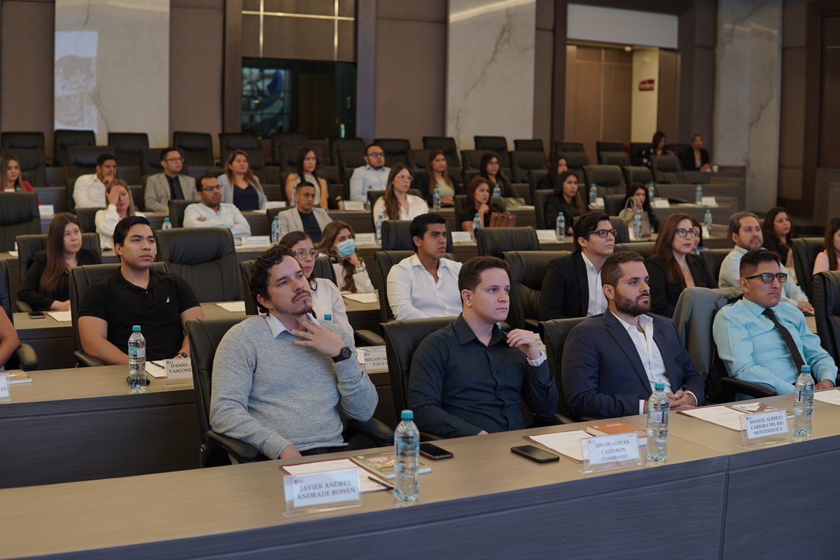 PostgradoUEES's tweet photo. El sábado tuvimos la inauguración de la maestría en Inteligencia de Negocios y Ciencia de Datos cohorte 2024 paralelo A.

¡Les deseamos éxitos en este nuevo reto!

#OrgullosamenteUEES https://t.co/N1GxACkNWa