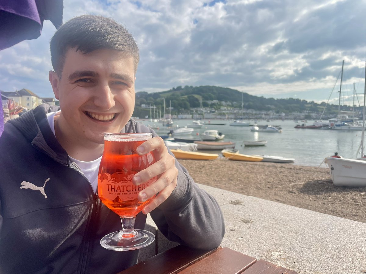 _IanAdams's tweet photo. Rest days are the best days and I’ve been joined by non other than the legend that is @JStock013 🏖️🍺#BackBeach #Thatchers #LoveWhereYouLive https://t.co/IwZ4MYrxAT