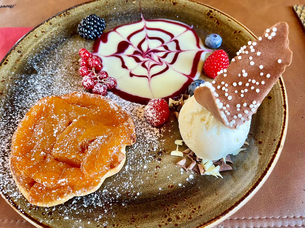 joukesp's tweet image. #WednesdayDinner #EatingOut #PorkJowls #MechelseKoekoek #CaféGlacé #TarteTatin
When the powers that be decide to have dinner out, you go &amp;amp; try out a new Brasserie Sentiment in our neighbourhood.
Quite good and we’ll definitely give it a second try.
Great dishes, friendly service.