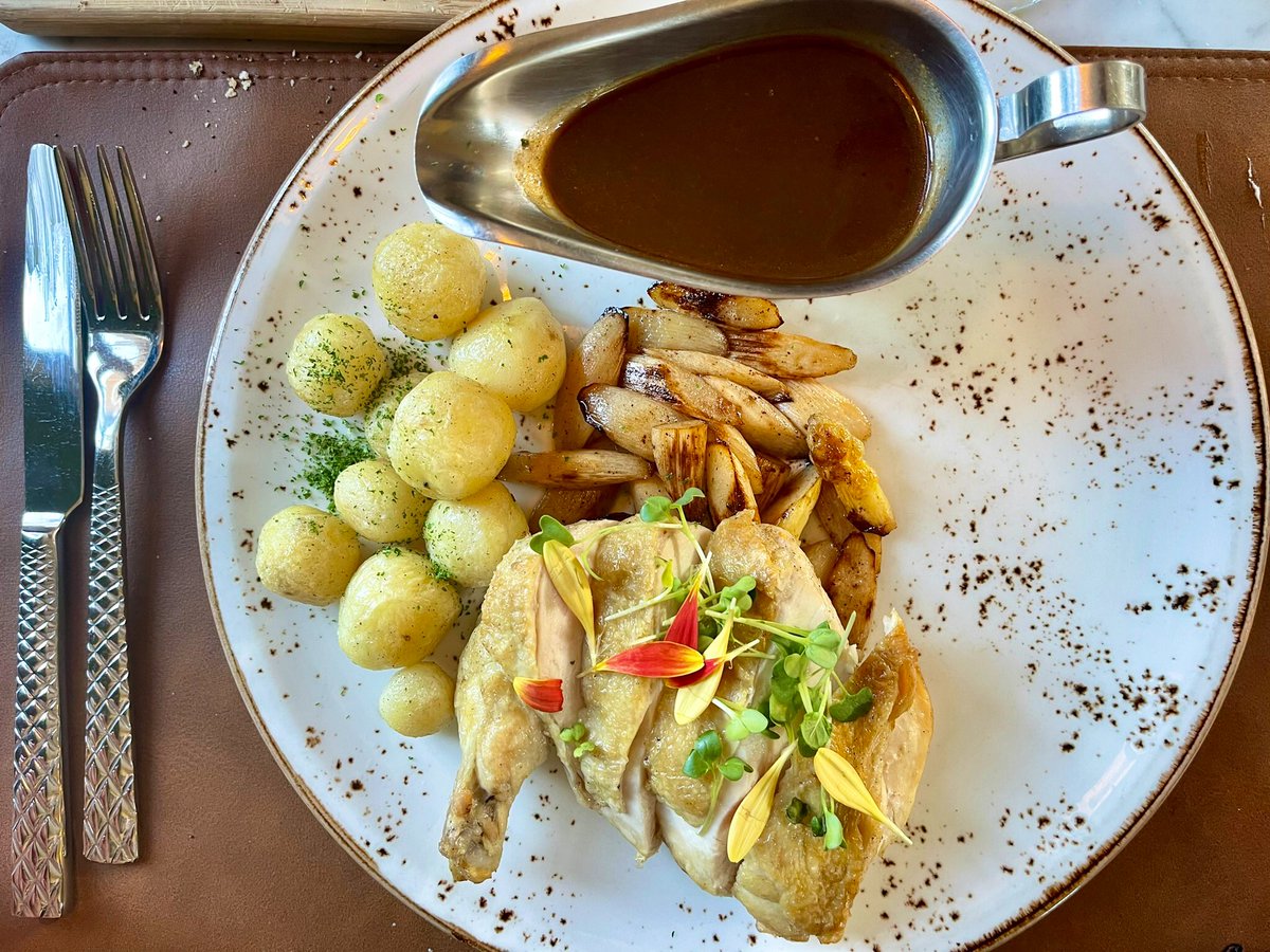 joukesp's tweet image. #WednesdayDinner #EatingOut #PorkJowls #MechelseKoekoek #CaféGlacé #TarteTatin
When the powers that be decide to have dinner out, you go &amp;amp; try out a new Brasserie Sentiment in our neighbourhood.
Quite good and we’ll definitely give it a second try.
Great dishes, friendly service.