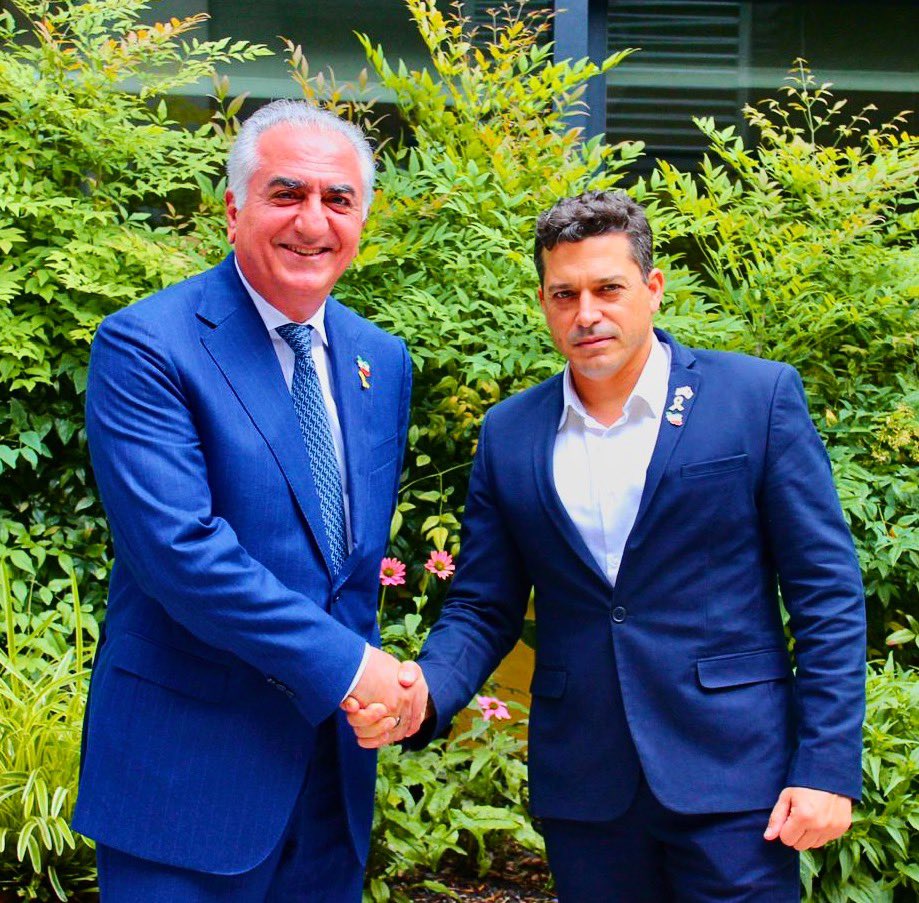 AmichaiChikli's tweet photo. It was an honor to meet Crown Prince @PahlaviReza, the true representative of the great Iranian people. I pray for the day that his leadership brings peace and prosperity to Iran and the entire Middle East and restore the historical alliance between Iran and Israel https://t.co/npsQx9JG76