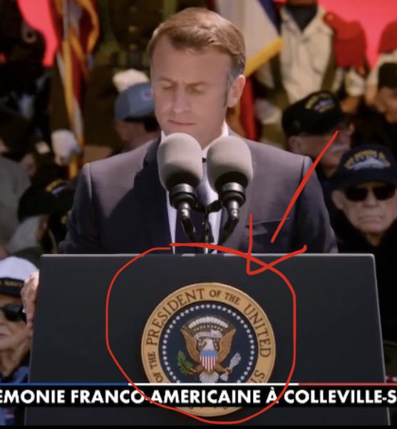 et cerise sur le gâteau, l’employé du mois a eu le droit d’utiliser le pupitre du patron.