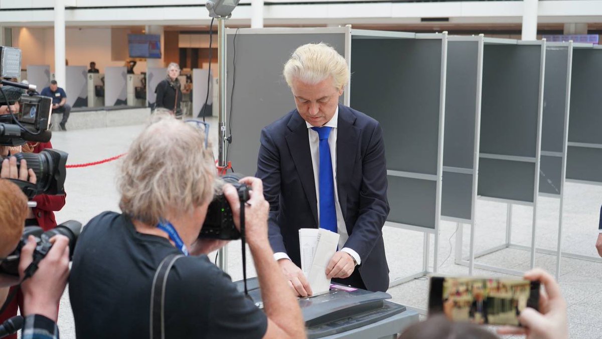 DarthPutinKGB's tweet photo. Casting my proxy vote in #EUelections2024 https://t.co/CYKKBeos4t