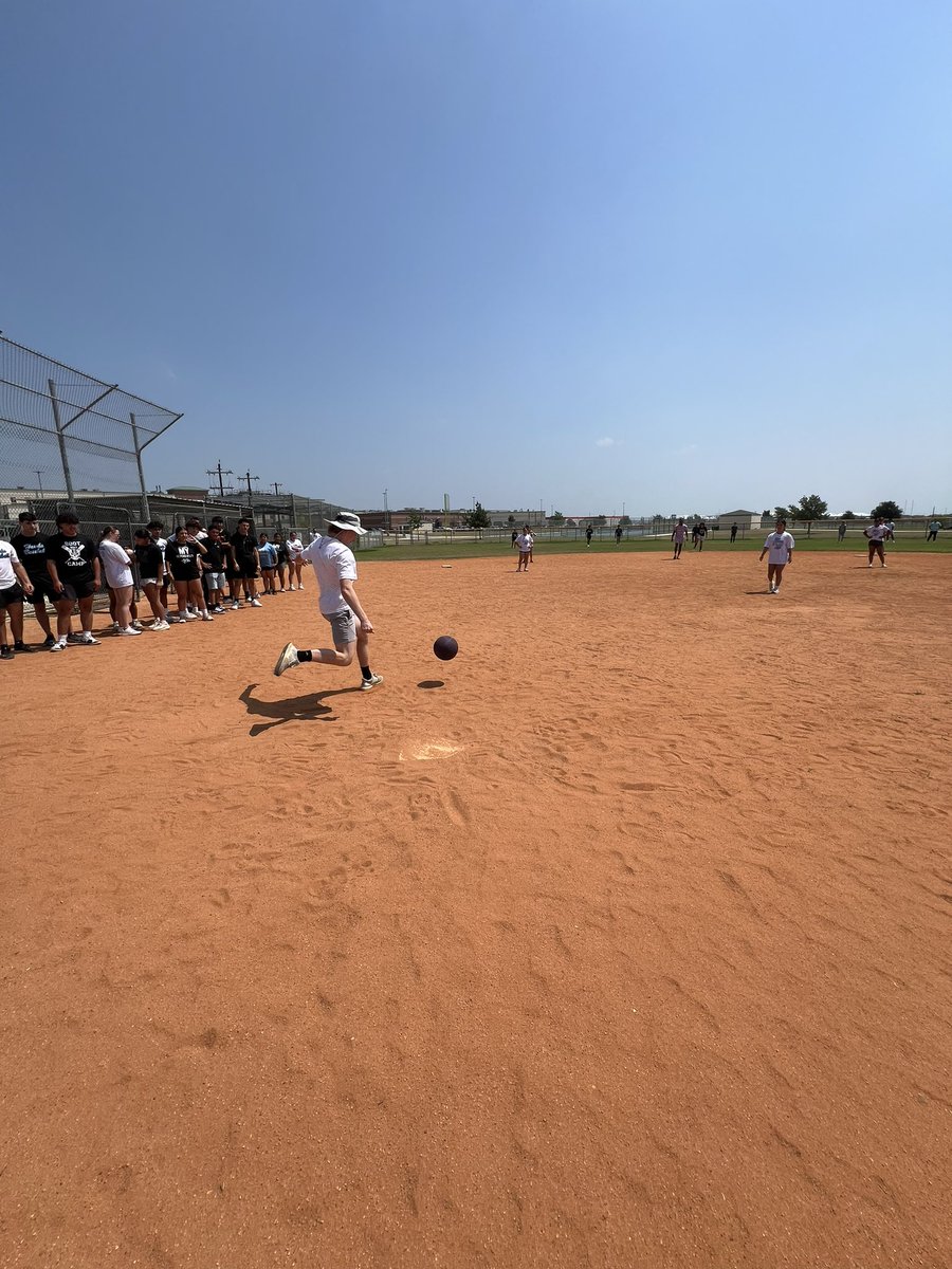 HarlanHawks_SB's tweet photo. Kickball with @HarlanBaseball has begun!!!! https://t.co/FKjLs7AOQt