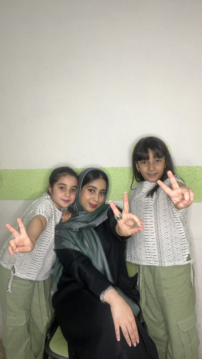 Senorit00z's tweet photo. من به بقیه کمک میکنم که راحت تر زبان یاد بگیرن، توچی؟؟ https://t.co/xFBjKh1mVI
