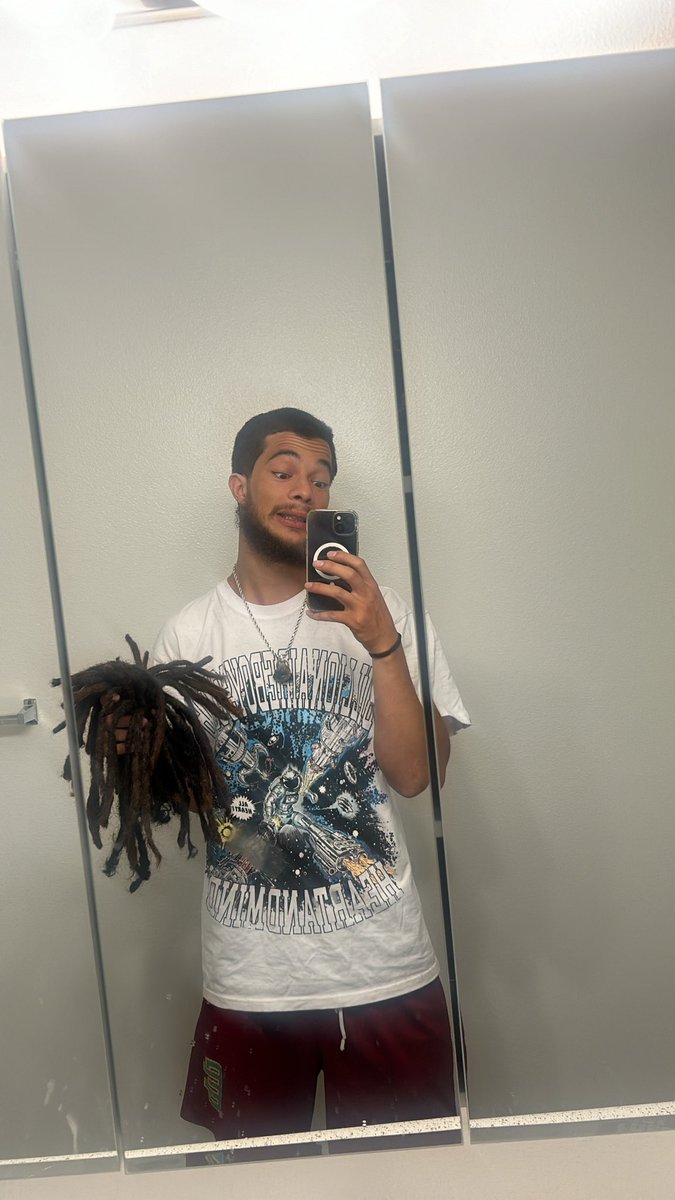 young_steww's tweet photo. Took a break on you dorks https://t.co/mpaZkBdItJ