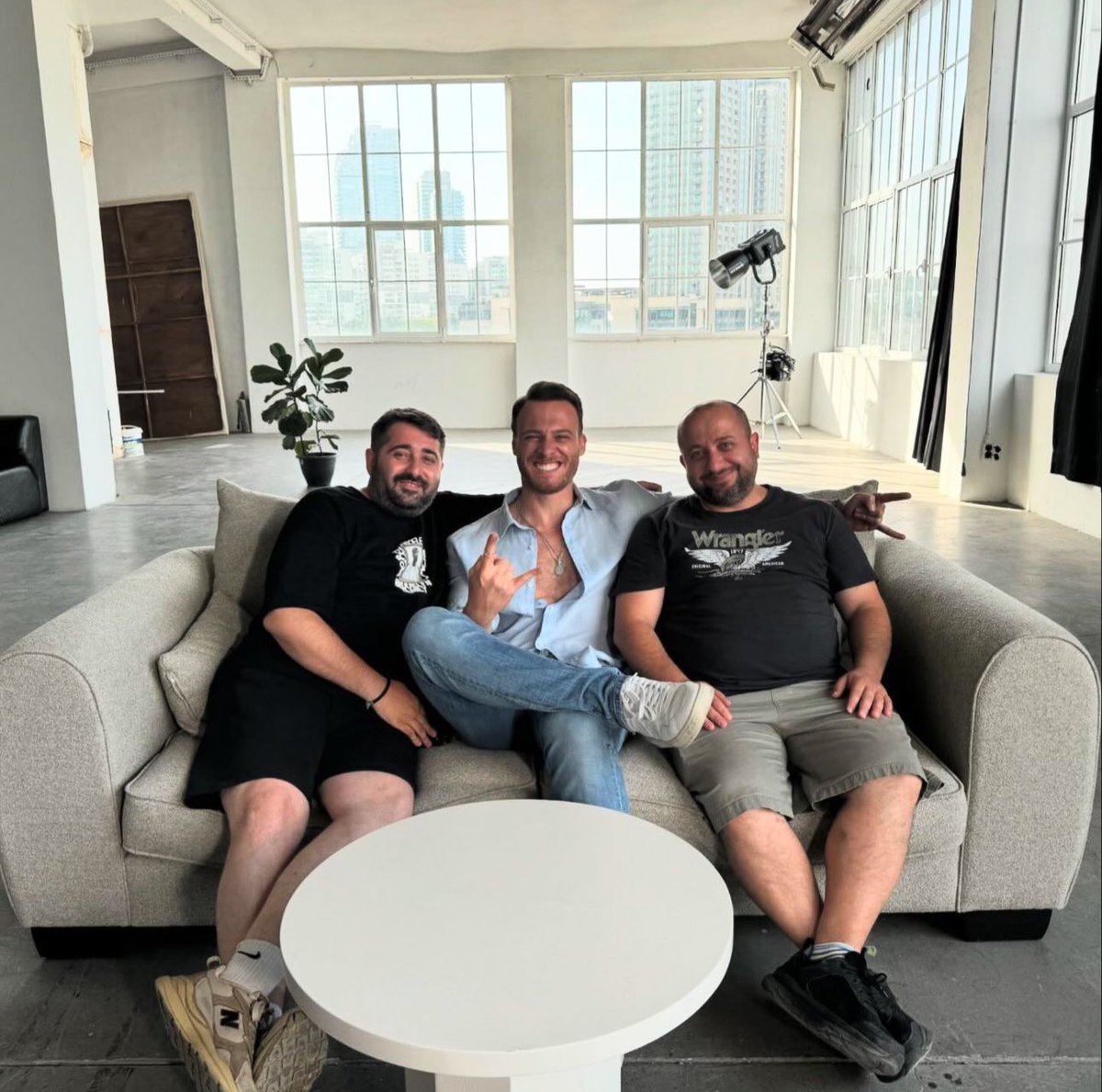 🇪🇸 El dream Team, Kerem Bürsin, Yigit Danaci y Ercan Ermis

🇬🇧 The dream team, Kerem Bürsin, Yigit Danaci and Ercan Ermis

#KeremBürsin