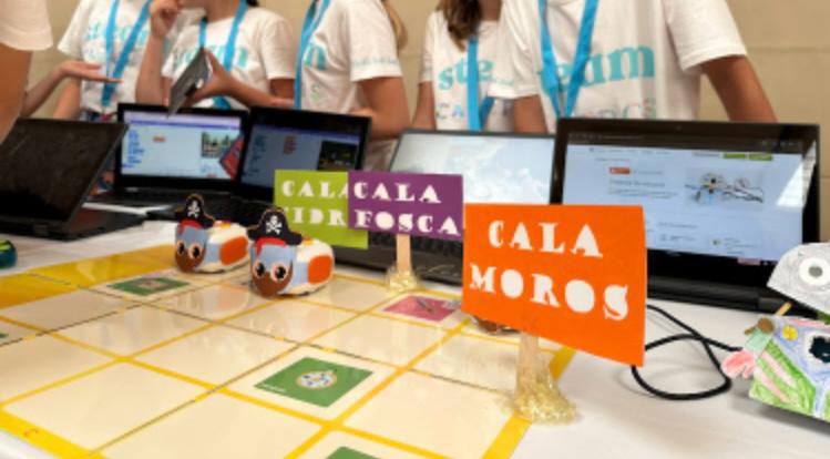 EscSantJordi's tweet photo. QUÈ FEM A L'ESCOLA?
I avui al #Retotech de Catalunya a presentar un projecte de #robòtica!!! El grup #steam Caleros de la nostra escola ens ha representat amb una valoració molt positiva per part del jurat😍
@educaciocat
#competènciadigital
#STEAMcat 
@MatataStudioEDU 
#scratch https://t.co/II4MVPy6QC