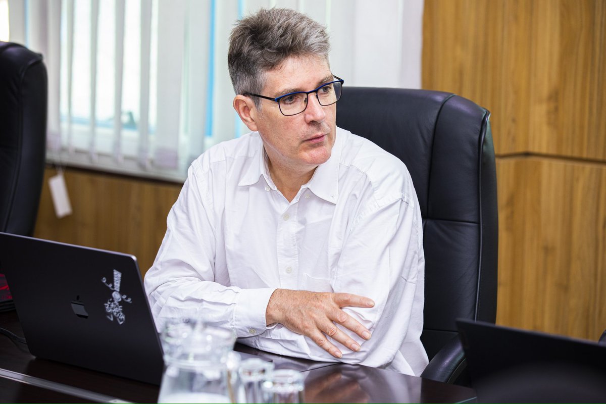 RwandaEmergency's tweet photo. Aujourd'hui, le Ministre Maj. Gen. (Rtd) Albert Murasira a accueilli une équipe de chercheurs de l'Université de Rennes, qui sont en train de mener des recherches sur les glissements de terrain dans les zones à risque de la Province de l'Ouest du Rwanda. https://t.co/TF1kkAdXkR